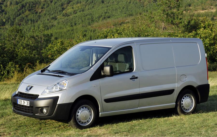  Peugeot Expert 2008 года  (фото 17 из 31)